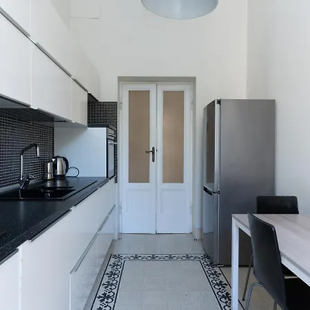 3 In Centro Con Balcone A 450 M Dal Mare, Parcheggio Pubblico *